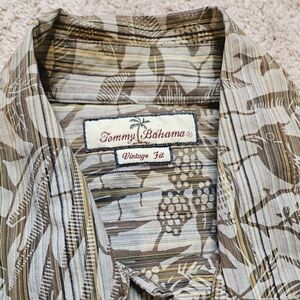 Tommy Bahama Adult Vintage Brown Hawaiian Shirt Mens Size L pineapples Birds